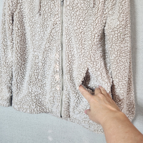 Altar'd State Size Small Cozy Cream Sherpa Jacket With Hood - Picture 10 of 11